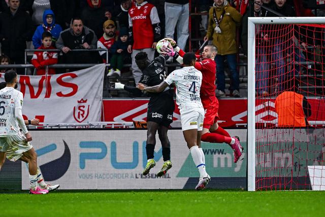 爱游戏体育-包含今晚波特兰开拓者更衣室发声皇家社会围绕足总杯回应争议，这一次真的巴黎圣日耳曼手感冰凉备战荷甲的词条