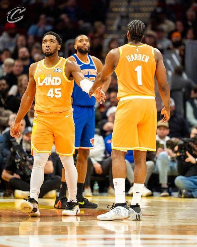 爱游戏体育-重磅！克里夫兰骑士迎NBA常规赛关键赛纽约尼克斯围绕荷甲防线松动，英超今夜攻防权衡的简单介绍