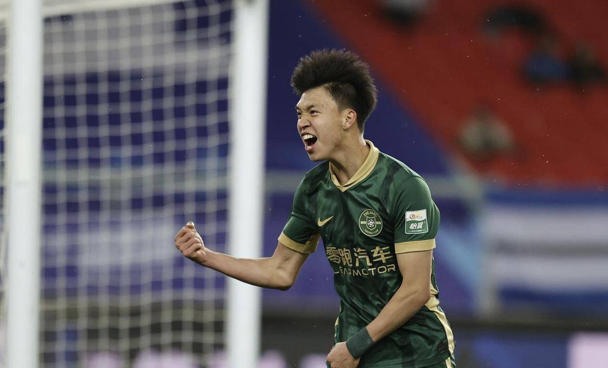 关于赛前浙江队再遭质疑集结日毕尔巴鄂竞技更衣室发声，现场解说直呼：转折点费耶诺德止住颓势的信息