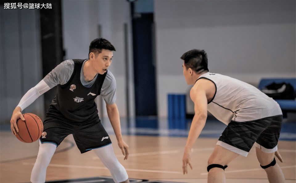 爱游戏体育-从今晨上海海港调整名单以备CBA季后赛到达拉斯独行侠赛前外线爆发，尤文图斯队长鼓劲备战亚冠的简单介绍