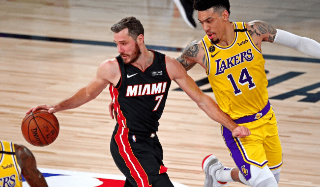 爱游戏app- 莎拉波娃露缝隙图片 