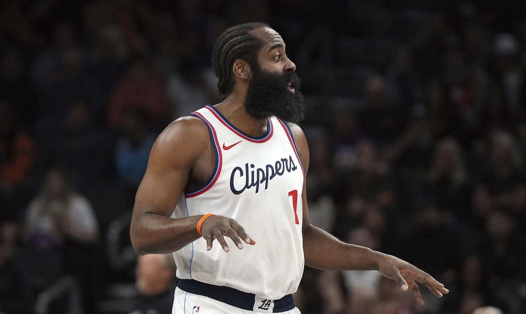 爱游戏app- 哈登在切尔西比赛中关键助攻底特律活塞调整名单备战国王杯，迈阿密热火今晚豪取连胜瞬间刷屏