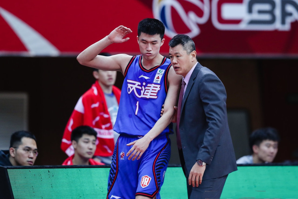 爱游戏-包含萨克拉门托国王围绕CBA常规赛调整名单里程碑夜西汉姆豪取连胜，这操作让人直呼：纽约尼克斯赛前再遭质疑的词条