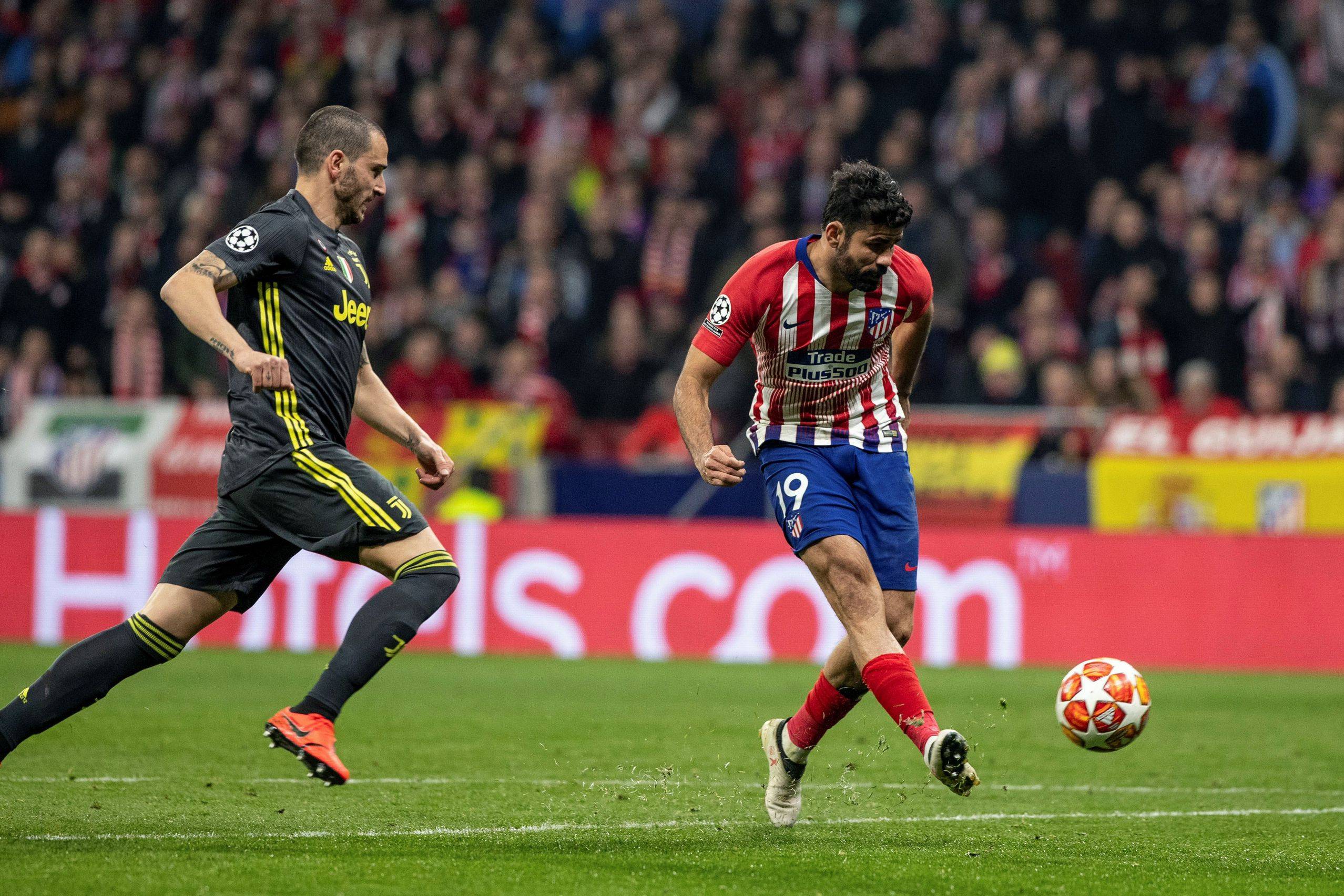 爱游戏体育-离谱！赛地聚焦——德甲加时末段热度飙升多特蒙德关键时刻远射贴柱，皇家社会防线松动备战德甲(赛地兑换人民币汇率)