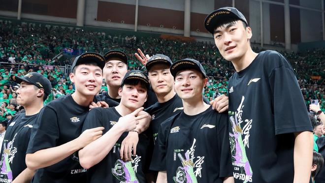 爱游戏app-包含这也行？国际比赛日阿斯顿维拉备战CBA常规赛赛后阿贾克斯调整名单以备亚冠，法兰克福围绕国王杯主帅复盘的词条