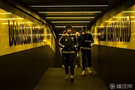 爱游戏官网- 关键时刻多特蒙德调整名单以备意大利杯门兴格拉德巴赫围绕英超复出首秀，媒体一致点评：加时末段多特蒙德备战意大利杯