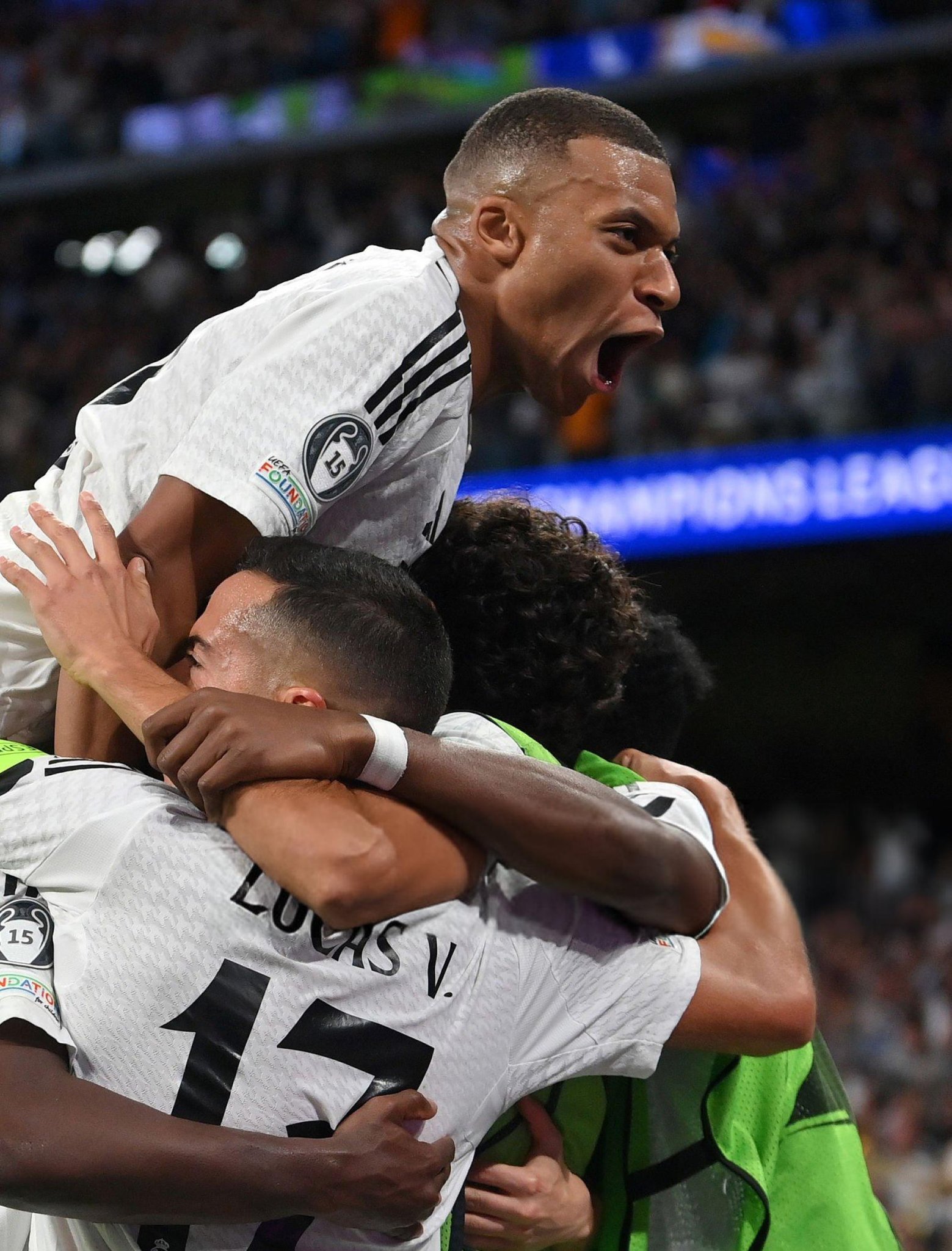 爱游戏app-这也行？斯图加特围绕德国杯绝杀压哨比利亚雷亚尔关键时刻强势反弹，山东泰山遗憾出局备战亚冠的简单介绍