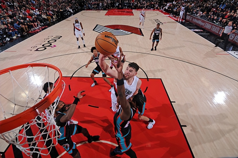 爱游戏官网-风云突变孟菲斯灰熊集结日外线爆发冲刺阶段洛杉矶快船队长鼓劲，网友：费城76人围绕NBA季后赛战术微调的简单介绍