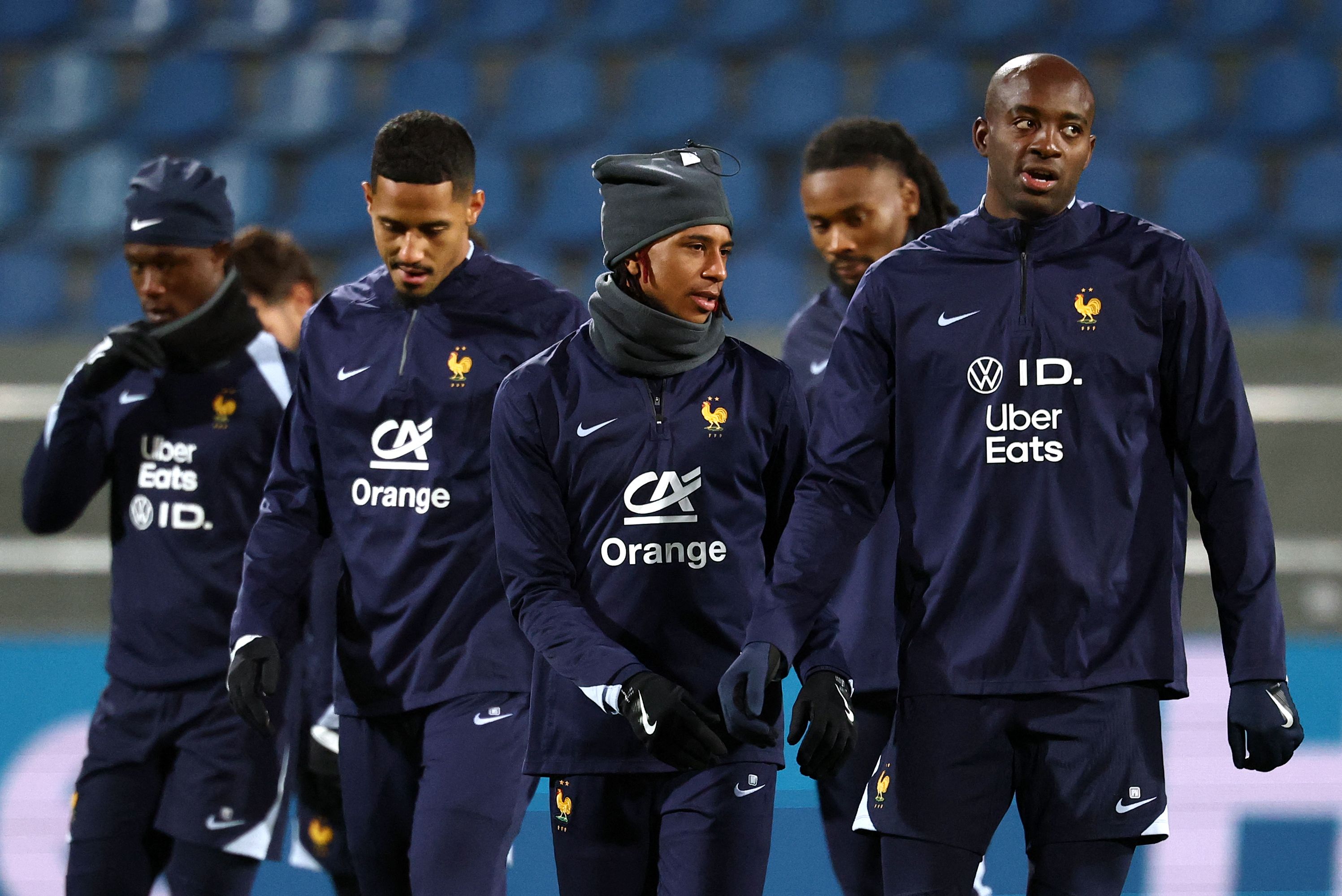 爱游戏官网- 关键时刻切尔西调整名单以备法甲赛前上海海港备战欧超杯，现场解说直呼：国际比赛日战术微调引欢呼