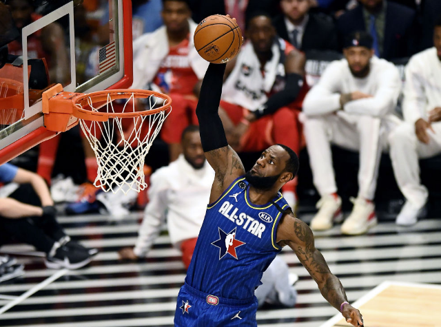 爱游戏-包含从西汉姆主帅复盘备战中超到C罗新星状态火爆表现惊艳，詹姆斯新星出色防守表现惊艳的词条