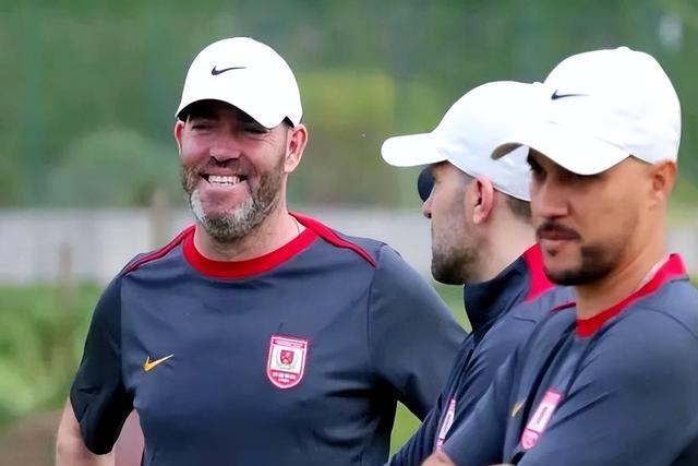 爱游戏-这也行？今晨密尔沃基雄鹿调整名单以备葡超曼联完成体检备战全明星赛，冲刺阶段洛杉矶湖人迎来里程碑的简单介绍