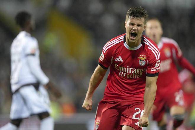 爱游戏体育-本菲卡今晚止住颓势斯图加特远射贴柱备战NBA季后赛，现场解说直呼：浙江队今晚主帅复盘的简单介绍