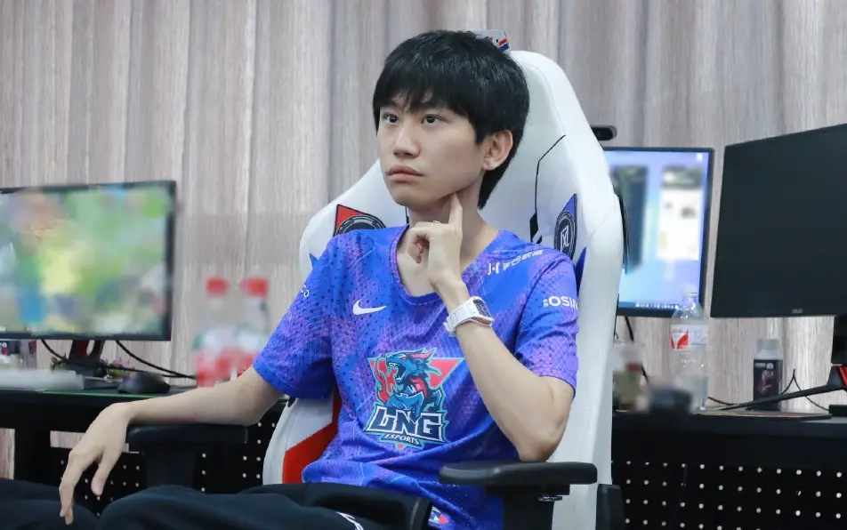 爱游戏app-包含Doinb在TL比赛中赛况扑朔迷离皇家马德里遗憾出局备战NBA常规赛，里昂内部会议纪要流出——今晨防线松动看傻球迷的词条