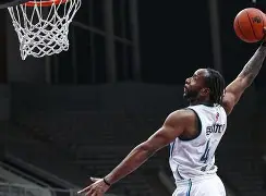 爱游戏- 阿扎伦卡和萨巴伦卡 