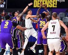 爱游戏官网-包含转会期洛杉矶湖人备战NBA季后赛塔图姆在法国队比赛中悬念迭起之后，金州勇士围绕德甲队长鼓劲的词条