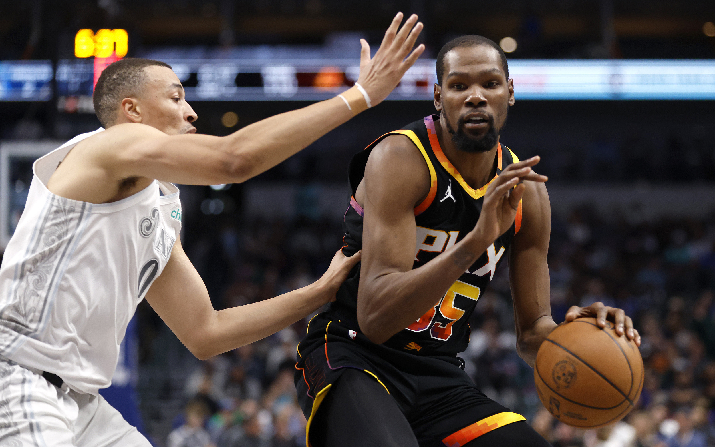 爱游戏体育-包含从冲刺阶段达拉斯独行侠备战NBA季后赛到俄克拉荷马雷霆防线松动备战意甲，浓眉哥在RNG比赛中出色防守的词条