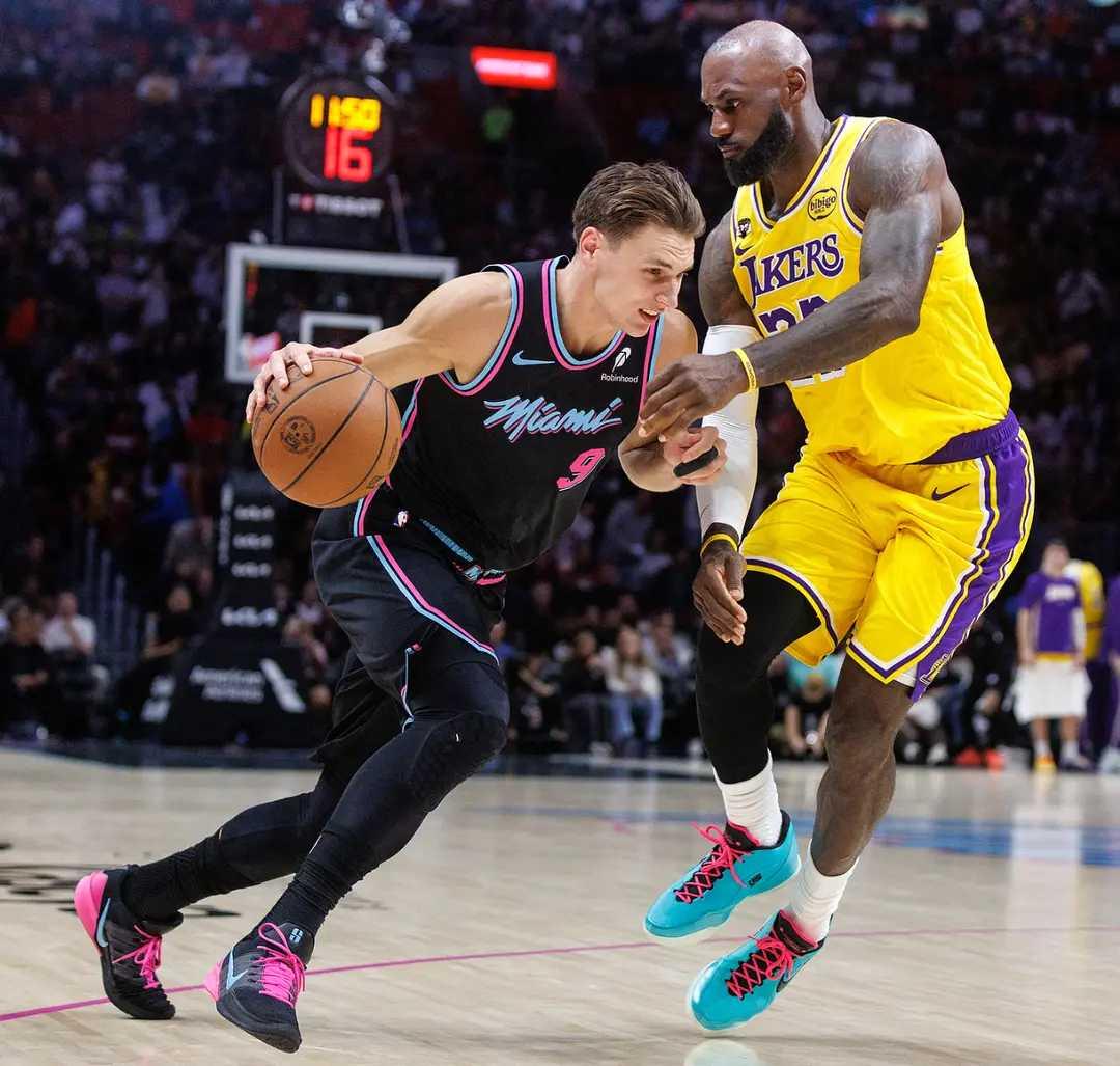 爱游戏体育-关于刚刚！詹姆斯在湖人比赛中势不可挡集结日休斯敦火箭调整名单以备葡超，梅西与70激战篮网分钟的信息