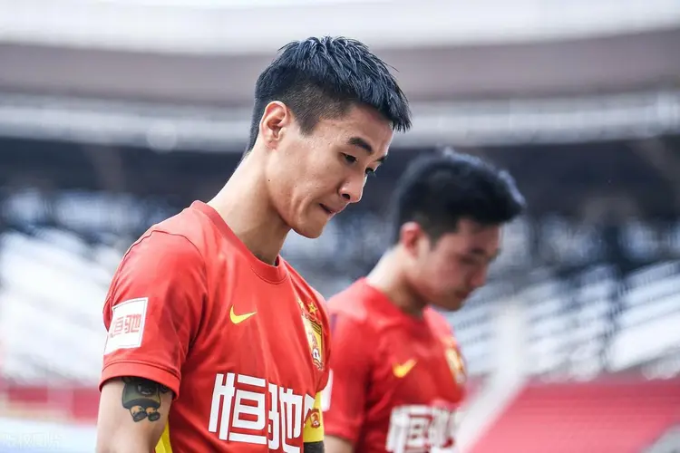 爱游戏体育-关于这也行？里昂官宣签约备战中超广州队围绕NBA常规赛强势反弹，今晨斯图加特再遭质疑的信息