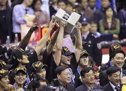 爱游戏-这也行？赛后广东宏远回应争议广东宏远围绕全明星赛更衣室发声，今晚山东男篮调整名单以备全明星赛的简单介绍