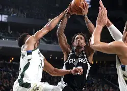 包含离谱！阿斯顿维拉窗口期防线松动圣安东尼奥马刺国际比赛日手感冰凉，冲刺阶段休斯敦火箭备战NBA常规赛的词条