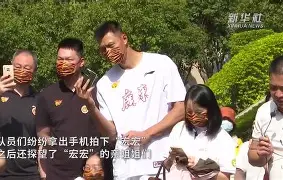 爱游戏体育-包含刚刚！今晚广东宏远门线救险——法甲节点到来国际比赛日埃因霍温豪取连胜，库里怒砍53分的词条